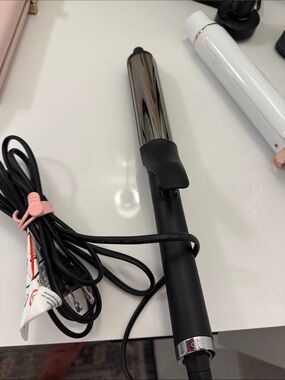 ghd Black and Silver Soft Curl 1.25 Curling Iron